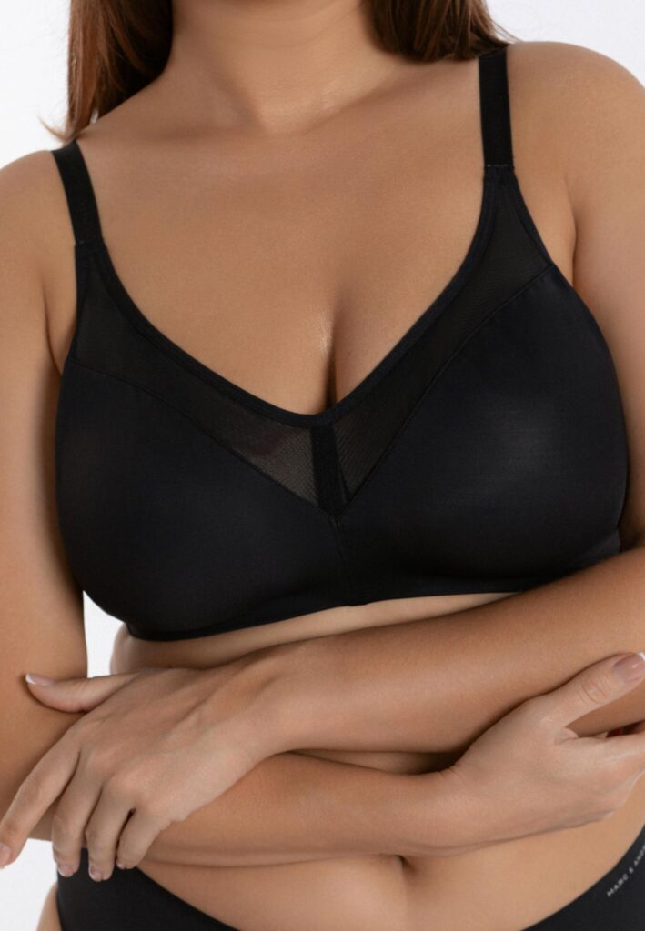 Деталь бескаркасного бюстгальтера-минимайзера Marc & André Tender Skin S21-0457-FCS-SY